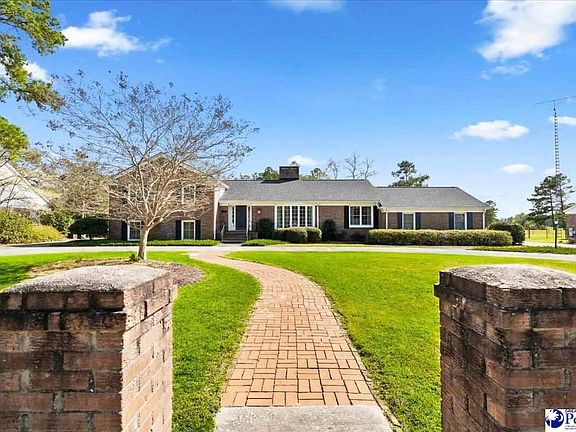 4th image of 482 Country Club Dr