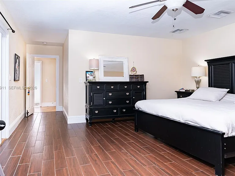 1529 Bayview Dr — Photo 9