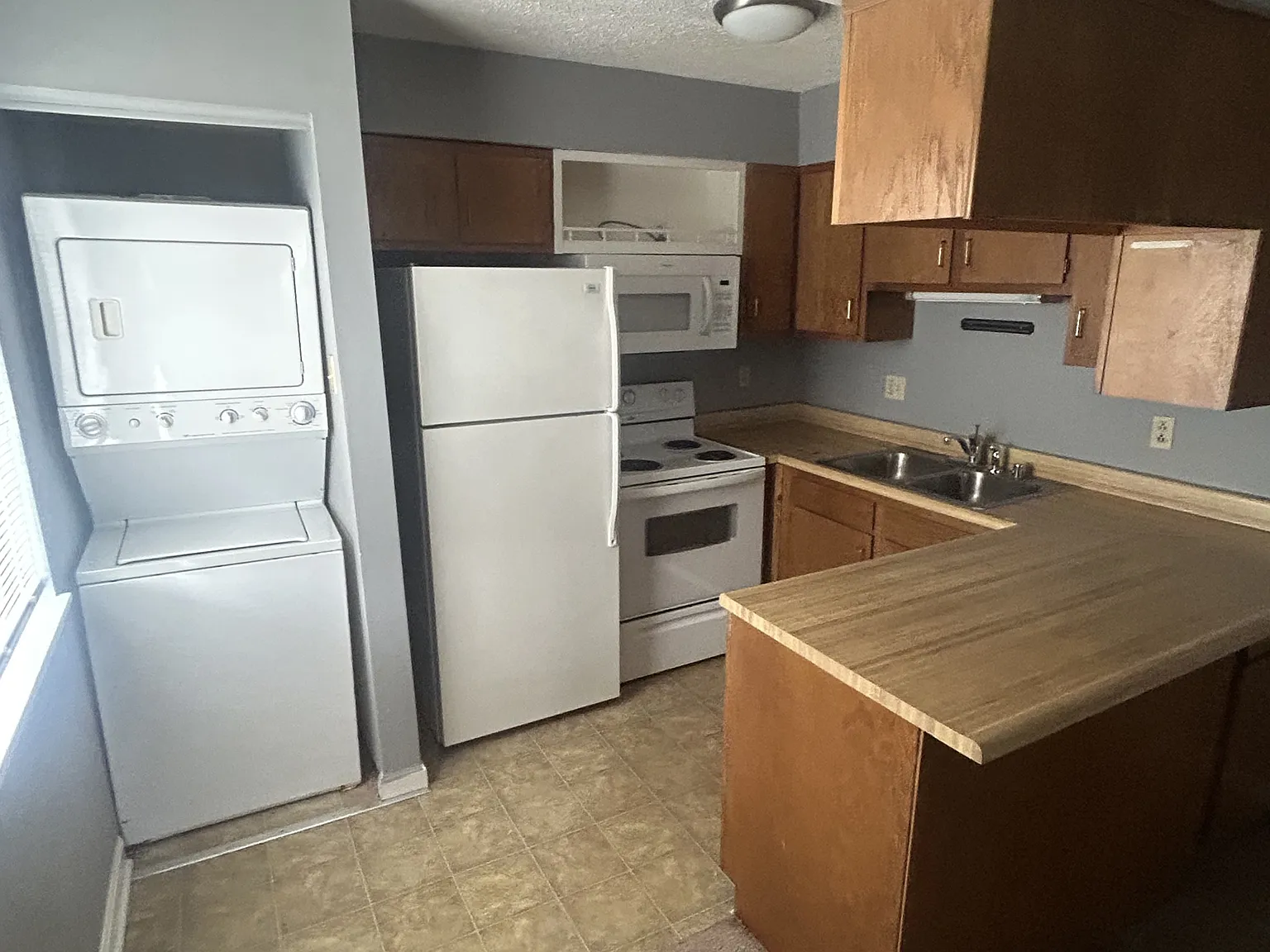 392 Shelby Avenue - Unit 10 — Photo 2
