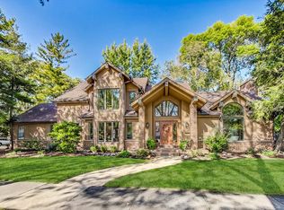 713 S Main St, Mount Prospect, IL 60056