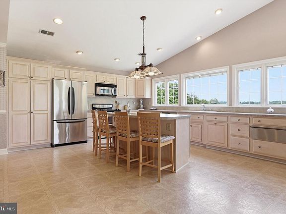 3rd image of 2196 Bellemonte Ct