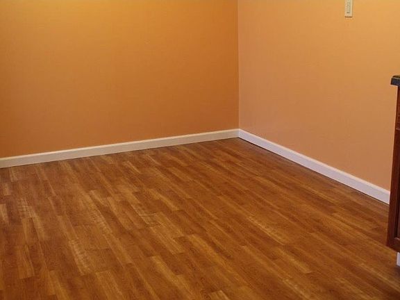 5th image of 99 Poe Ln