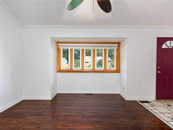 5th image of 325 Grenfell Ave
