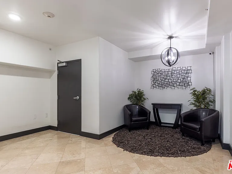 155 N Hamilton Dr #102 — Photo 38