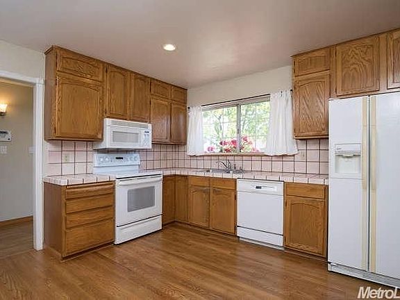 5th image of 8375 Davona Dr