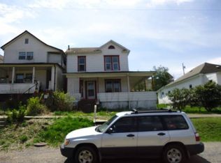 813 River St, Gassaway, WV 26624