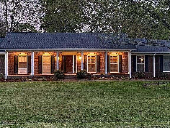 2nd image of 2204 Creekside Ct
