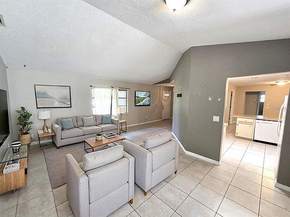 4th image of 279 Kindred Blvd