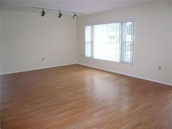 2nd image of 2107 Crowsnest Dr