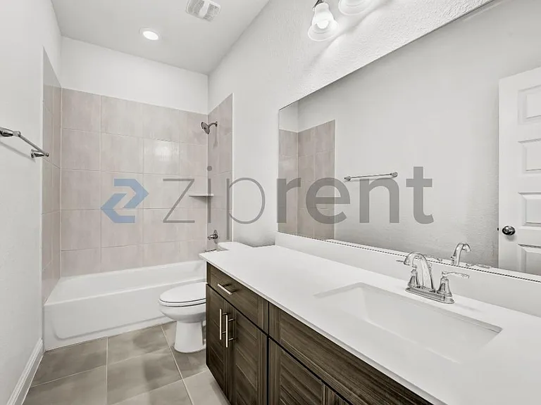 6405 Golden Bough Ln — Photo 32