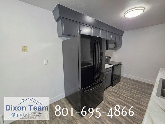 4th image of 2327 Chateau Dr #1