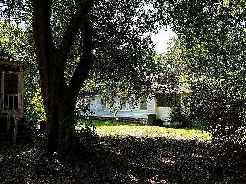 2nd image of 224 Young St