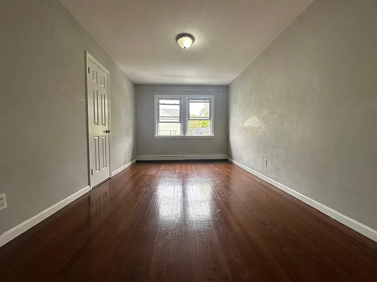 Spruce St — Photo 2