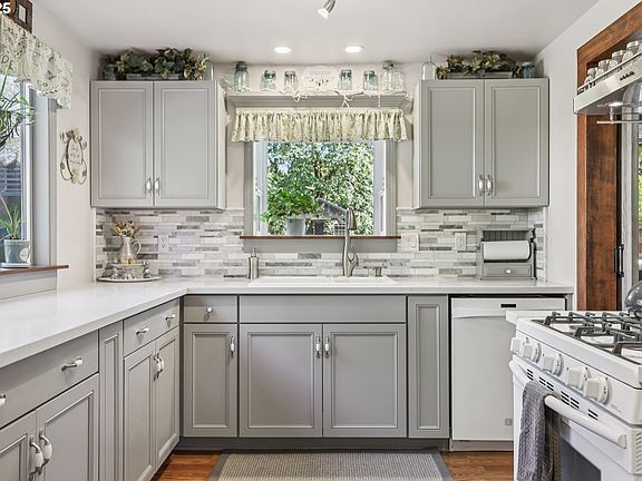 5th image of 9306 SE 55th Ave
