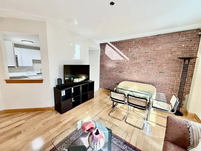 2 bed, 1.5 bath, 711 sqft, $4,000 — Photo 4