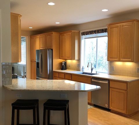 5th image of 3141 Maplewood Cir NE