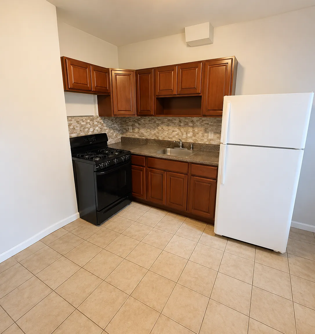3 bed, 1.0 bath, 750 sqft, $1,895 — Photo 1
