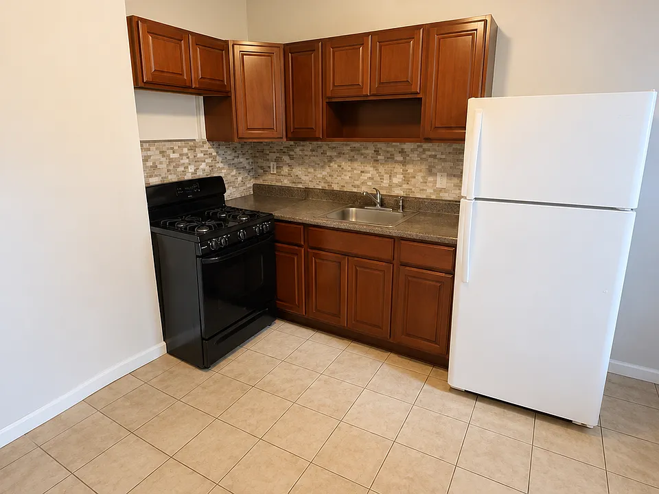 80 Brookdale Ave #3B