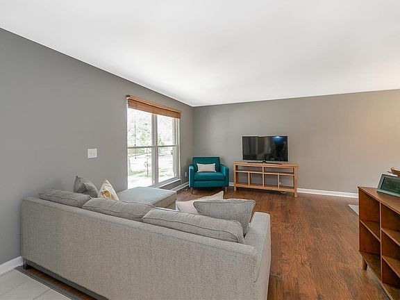 4th image of 8983 Antonette Hills Dr