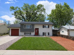 2111 Vinewood Ln, Pueblo, CO 81005
