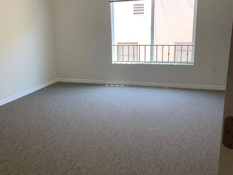 Walkable Beverly Grove Townhomes — Photo 12