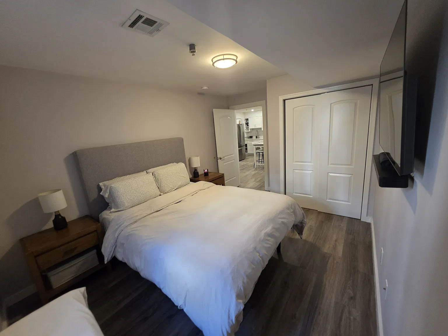 2 bed, 600 sqft, $2,500 — Photo 3