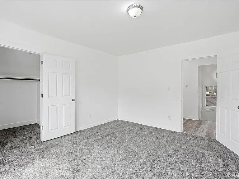 725 Lakewood St — Photo 10