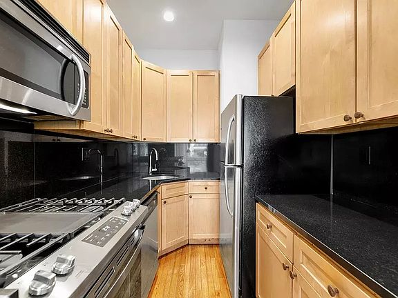 4th image of 122 E 27th St APT 2A
