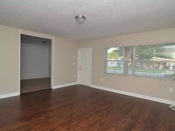 5th image of 6014 N Thatcher Ave