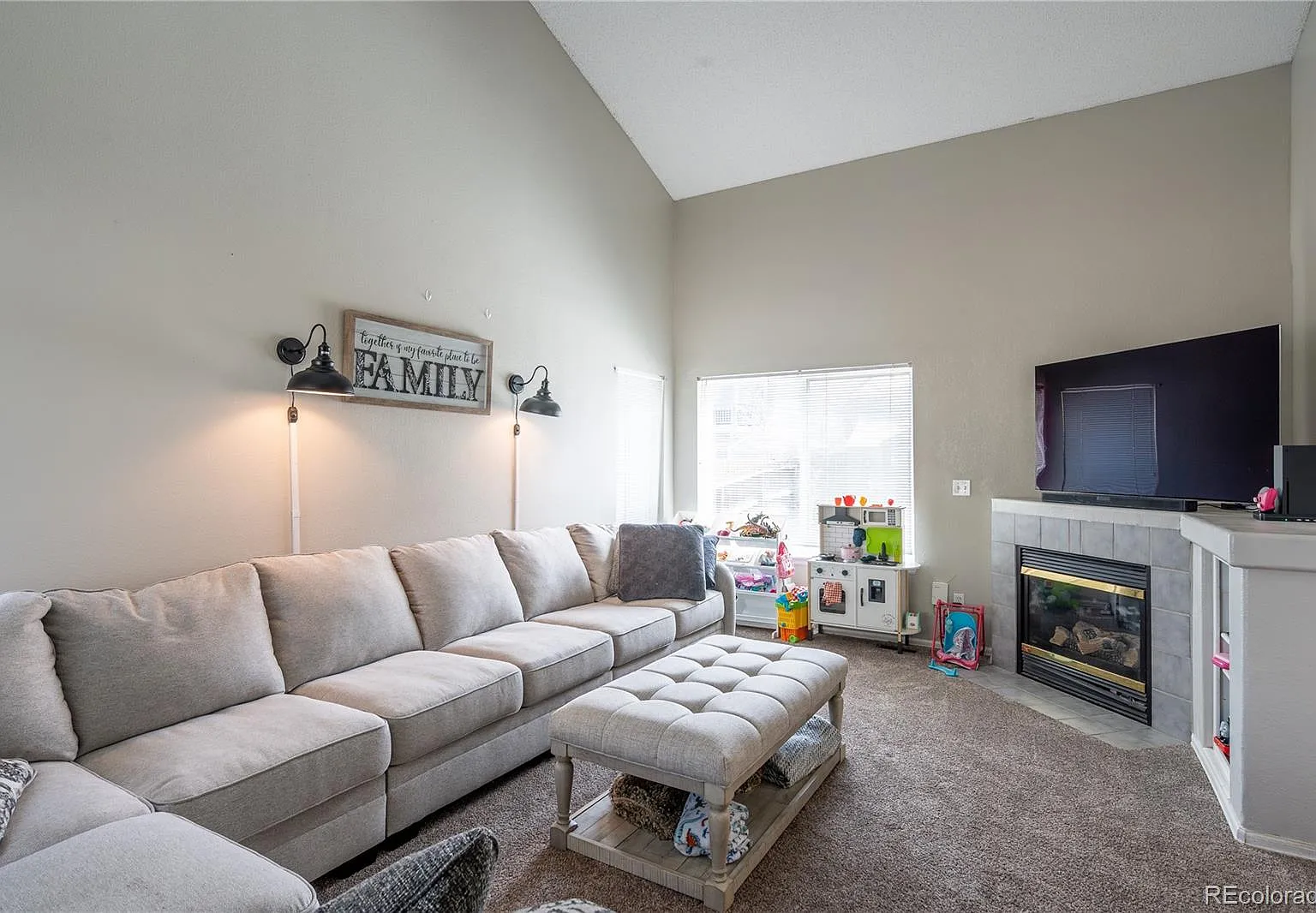 4 bed, 3.5 bath, 2079 sqft, $2,595 — Photo 4