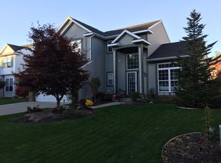 5884 W Grove Dr SE, Kentwood, MI 49512