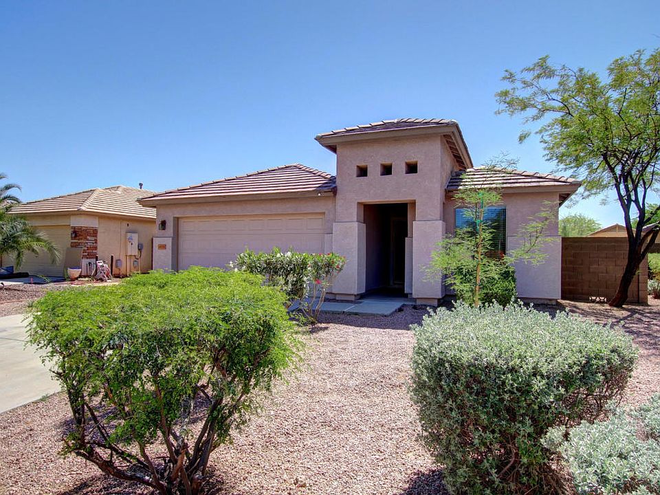 1st image of 409 W Santa Gertrudis Cir