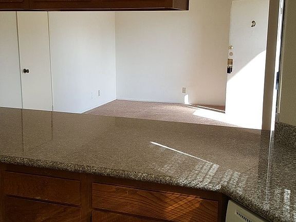 5th image of 1155 Johnson Dr APT B