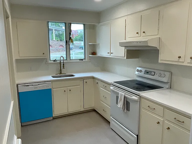 84 Humphrey St #1R — Photo 14