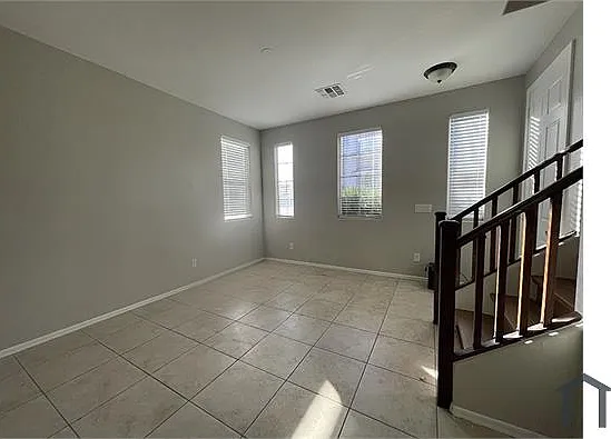 5438 W Jones Ave — Photo 3