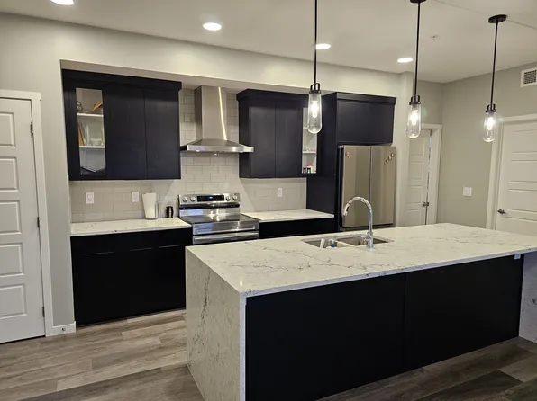 33 Carringham Gate NW #3305, Calgary, AB T3P 2H6