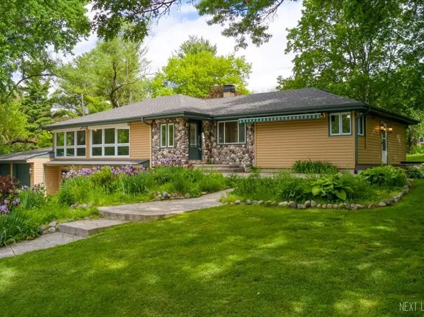 38W042 Silver Glen Rd, St Charles, IL 60175
