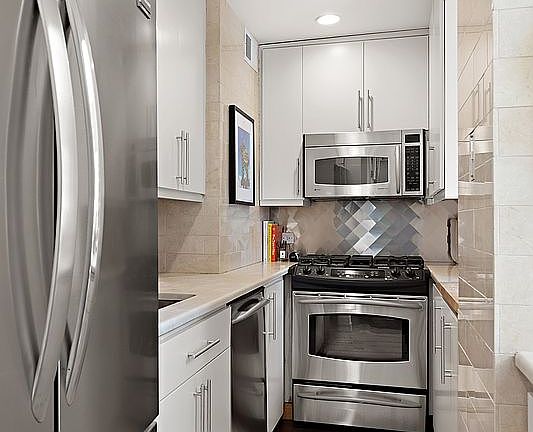 5th image of 126 Waverly Pl #2L