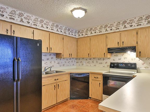 5th image of 15 Village Dr #36