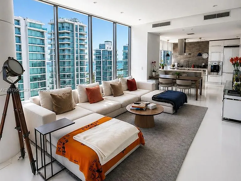 1100 Biscayne Blvd #4001 — Photo 9