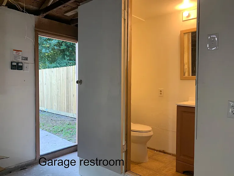 118 E 5th St — Photo 19