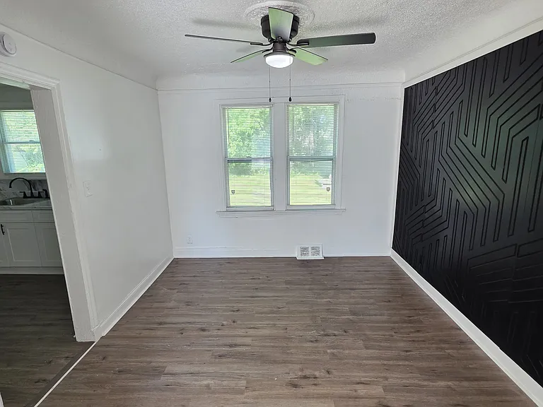 10006 Mark Twain St — Photo 17