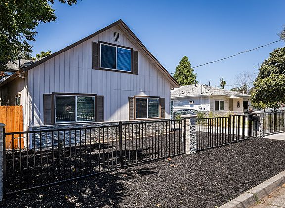 3rd image of 808 N Hobson Ave