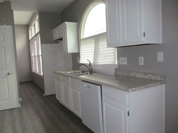 4th image of 4740 Billingsgate Rd