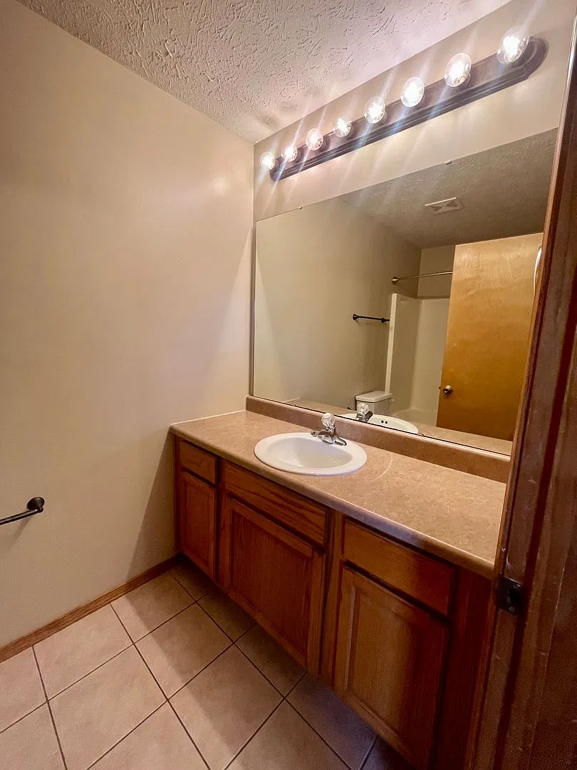 3 Bedroom 2 Bath Home In Ozark! Available Now! — Photo 4