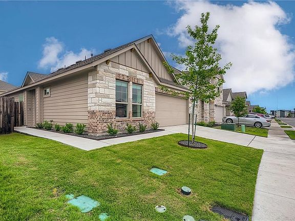 3rd image of 824 Durness Dr