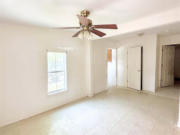5th image of 820 Chihuahua St