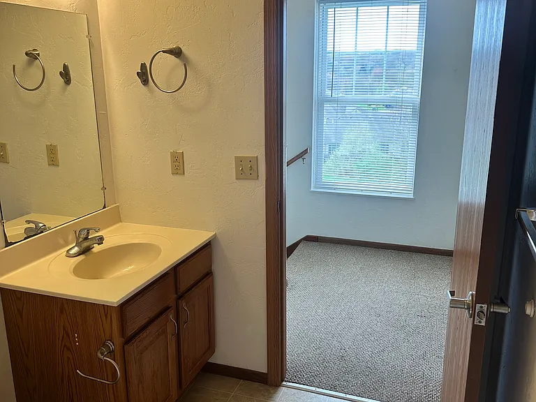 276 Kelly Blvd — Photo 20