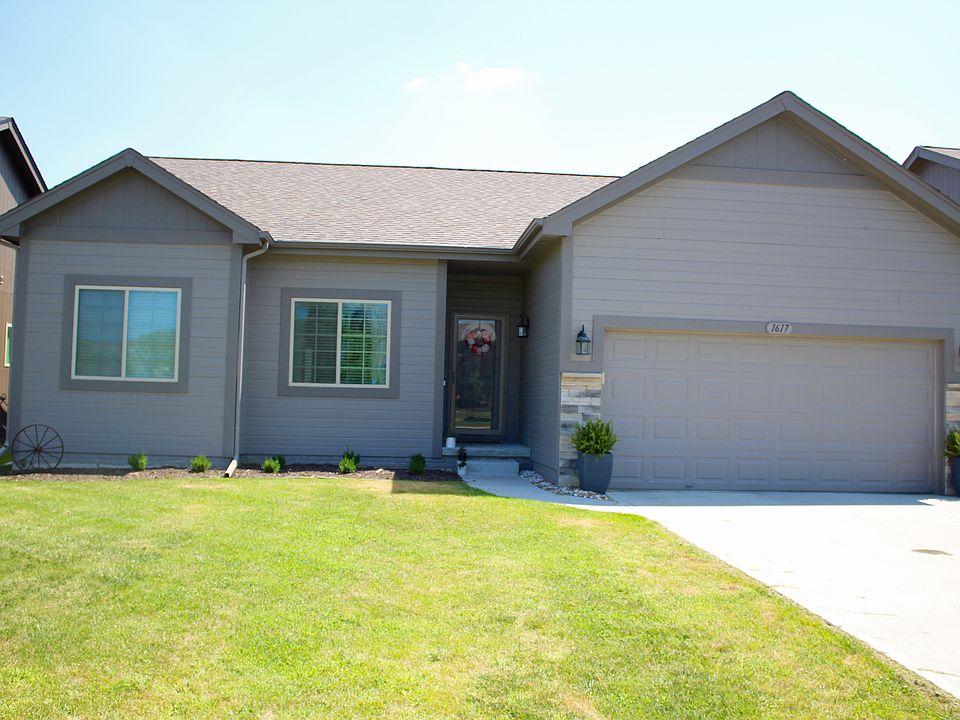 1st image of 1617 N 208th St