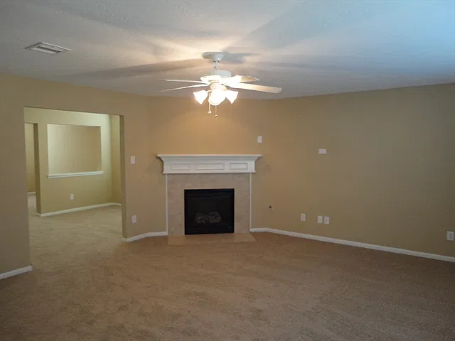 4 bed, 2.5 bath, 2553 sqft, $2,425 — Photo 4
